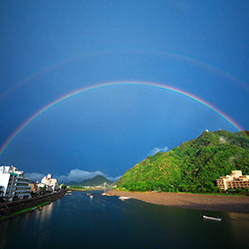 長良川に架かる虹の架け橋