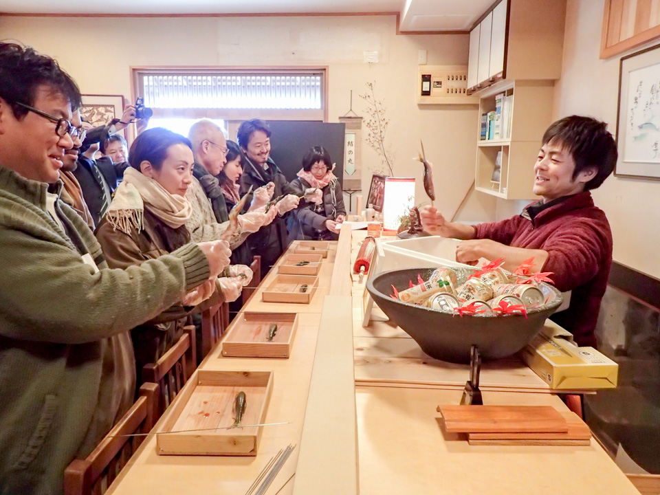 アユの串打ち体験